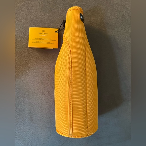Veuve Clicquot Insulated Ice Jacket- New with Tags - Picture 4 of 14
